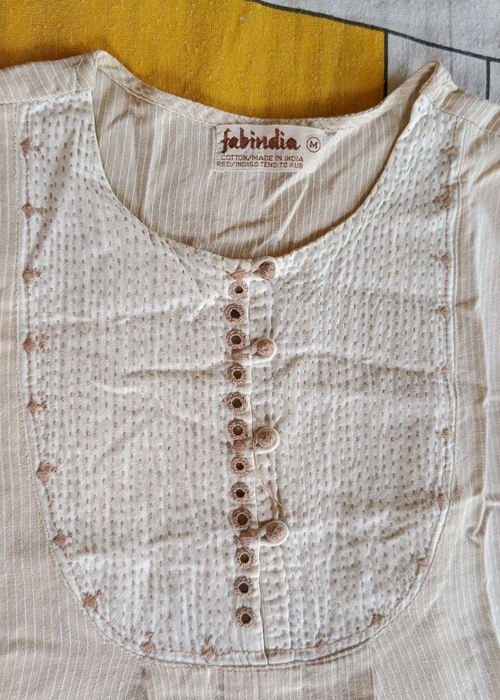 Sleeveless Kurta.