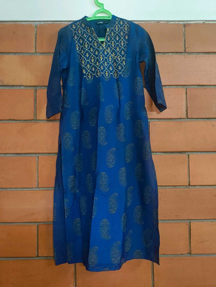 Elegant Blue Embroidered Kurta