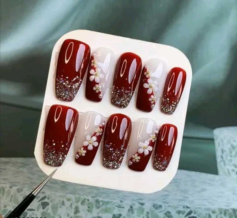 Elegant Floral Glitter Press-On Nails