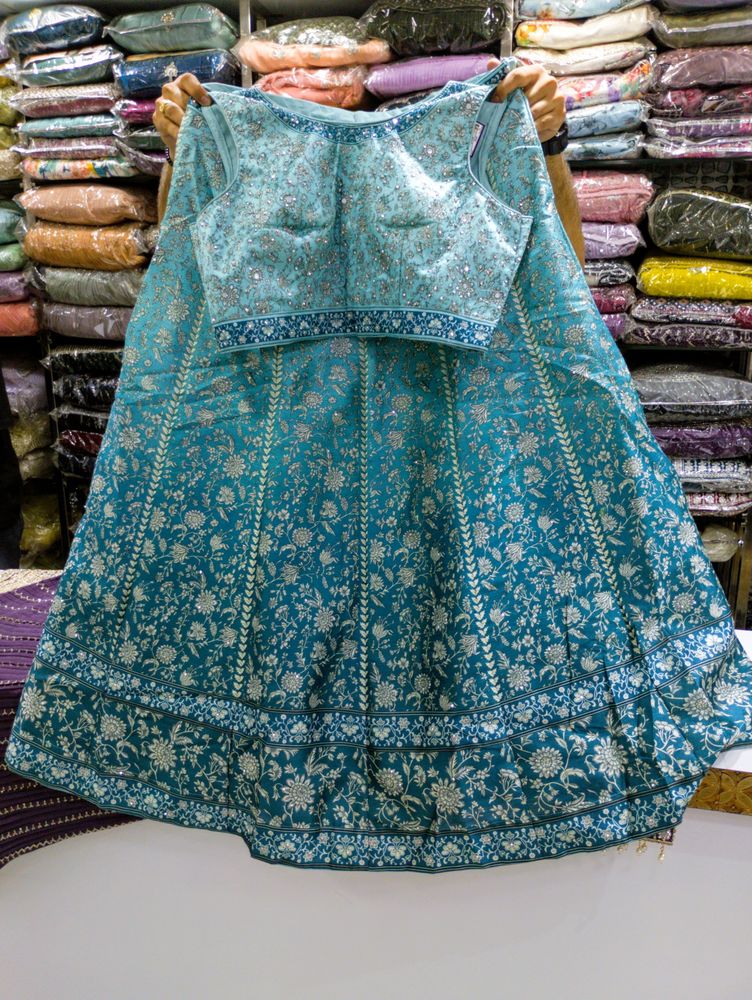 🩵 BANARASHI SILK LEHGA+2 FREE SLING BAGS💙