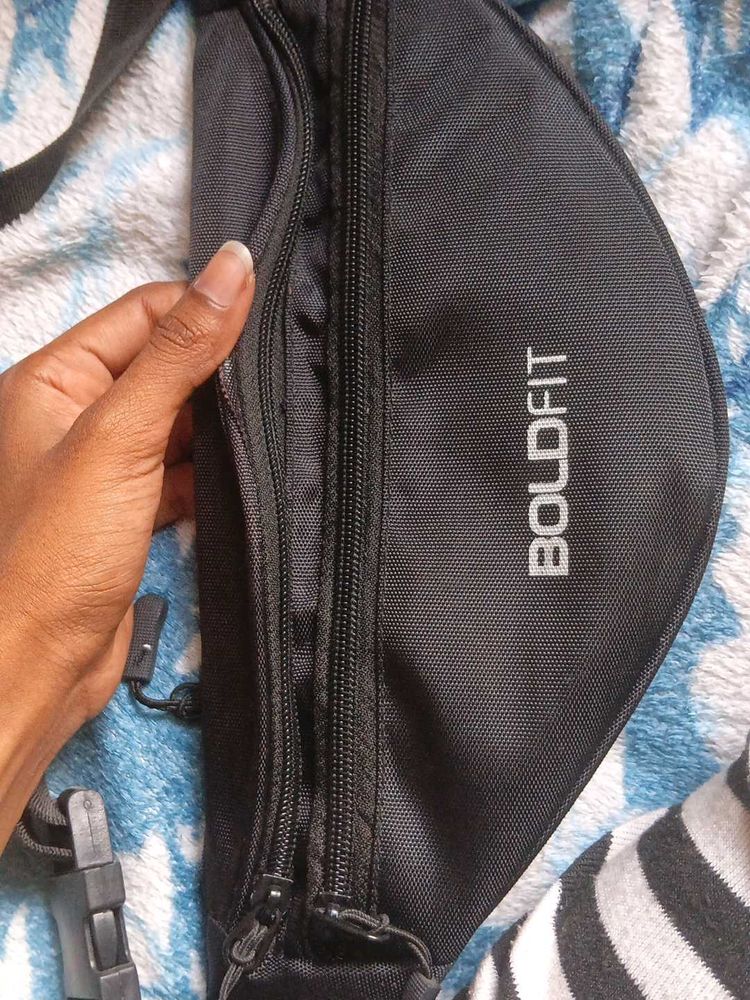 Boldfit Black Sling Chest Bag – Lightweight