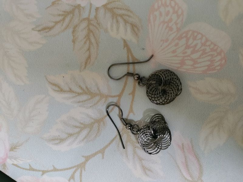 Set Of Two Mettalic Earrings