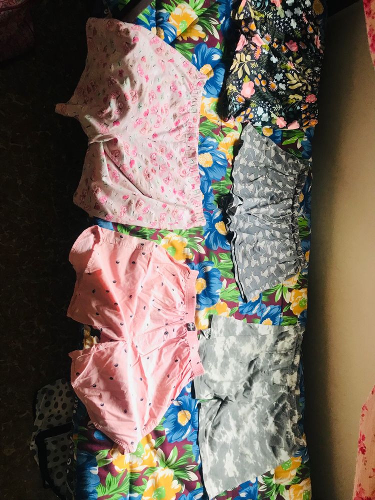 5 Girls Shorts