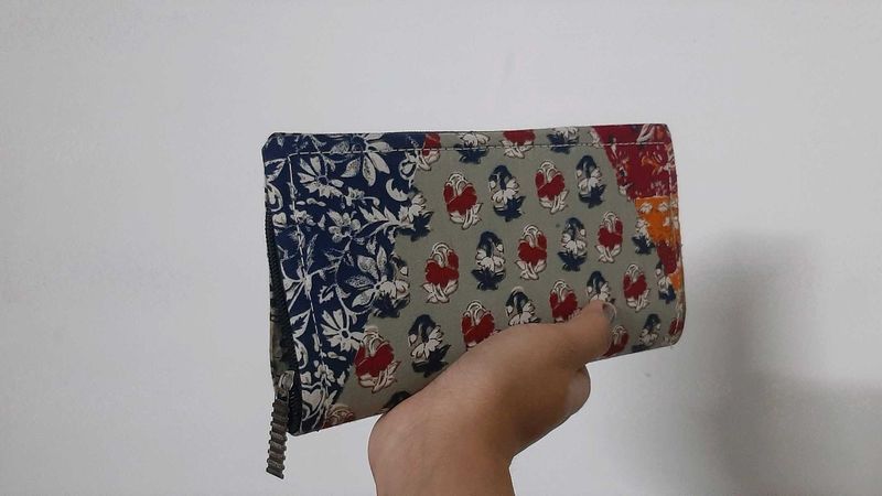 DESI GIRL CLUTCH