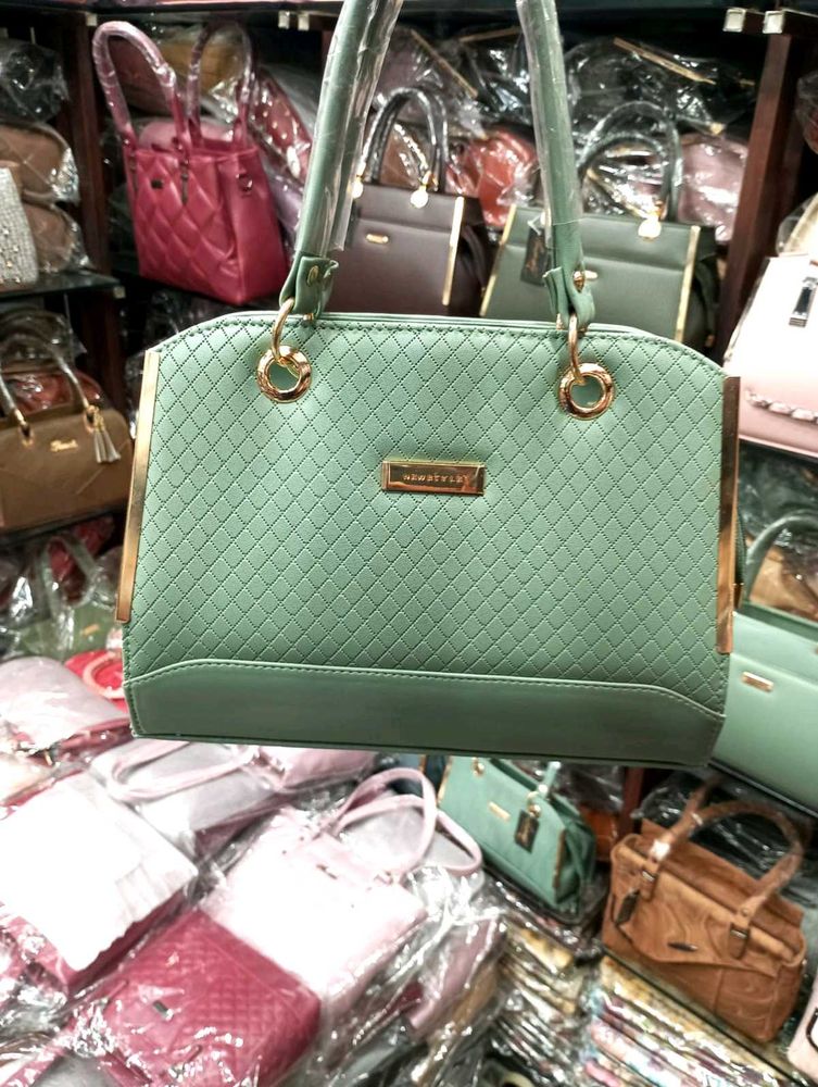 ✨ Premium Quality And Elegant Green Handbag 👜