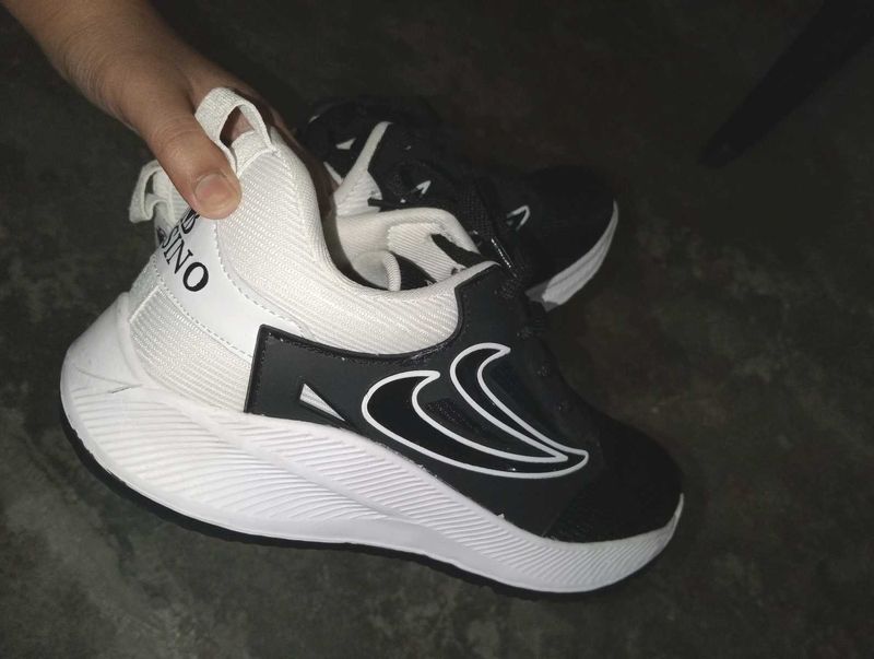 Stylish Black &amp; White Sneakers