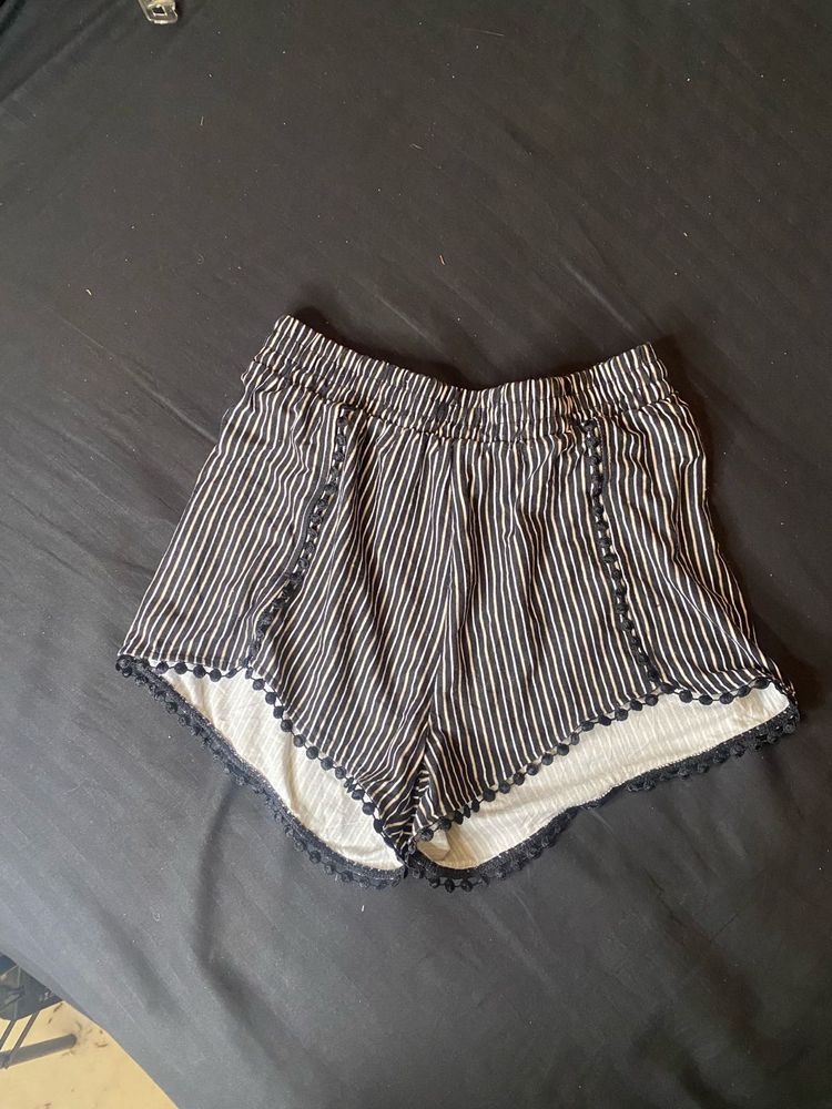 Striped Pom pomm Shorts
