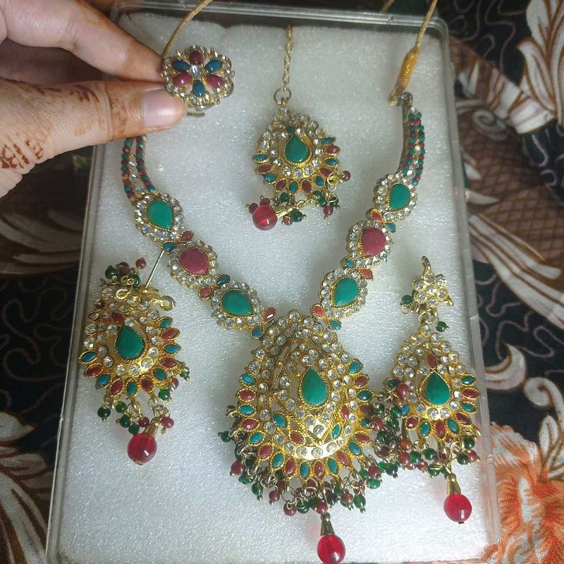 A Very Nice Jewellery