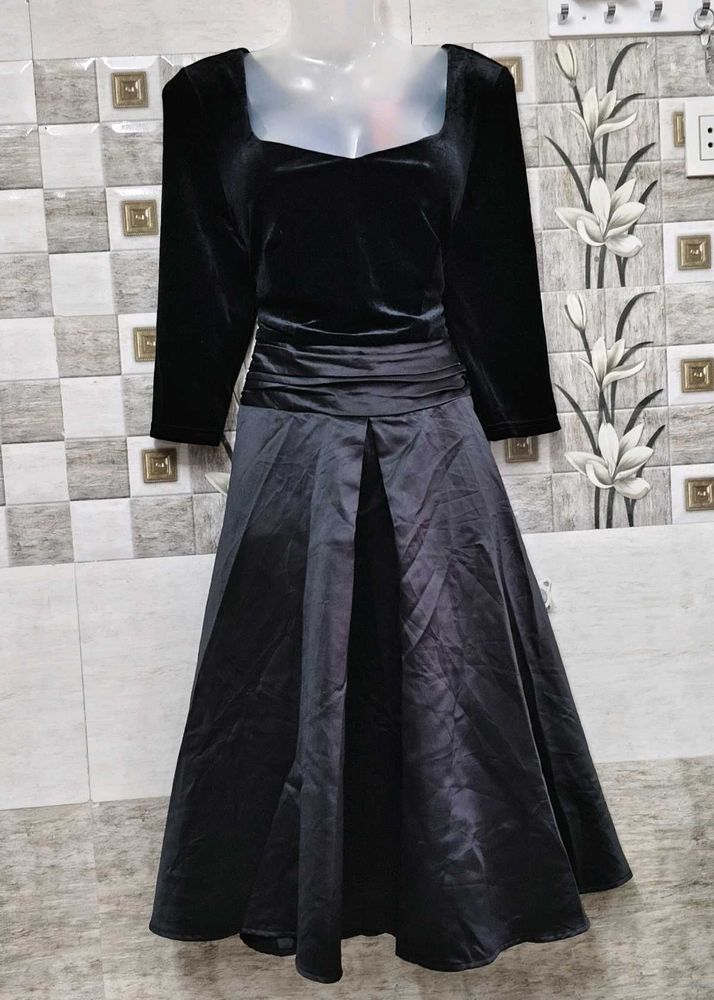 Elegant Black Velvet Midi Dress