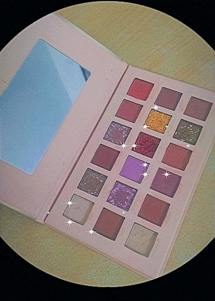 Eyeshadow Palette Having 18 Shades