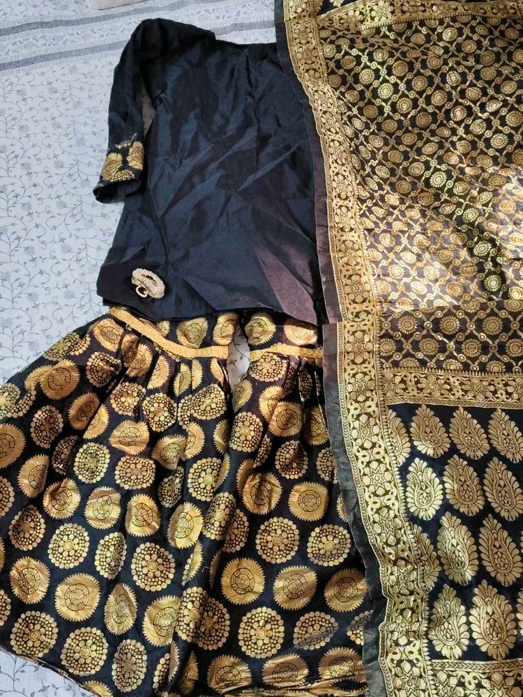 Elegant Black &amp; Gold Kurta Set