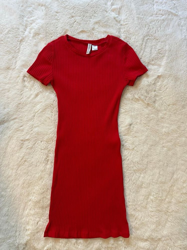 H&amp;M Chic Red Bodycon Midi Dress
