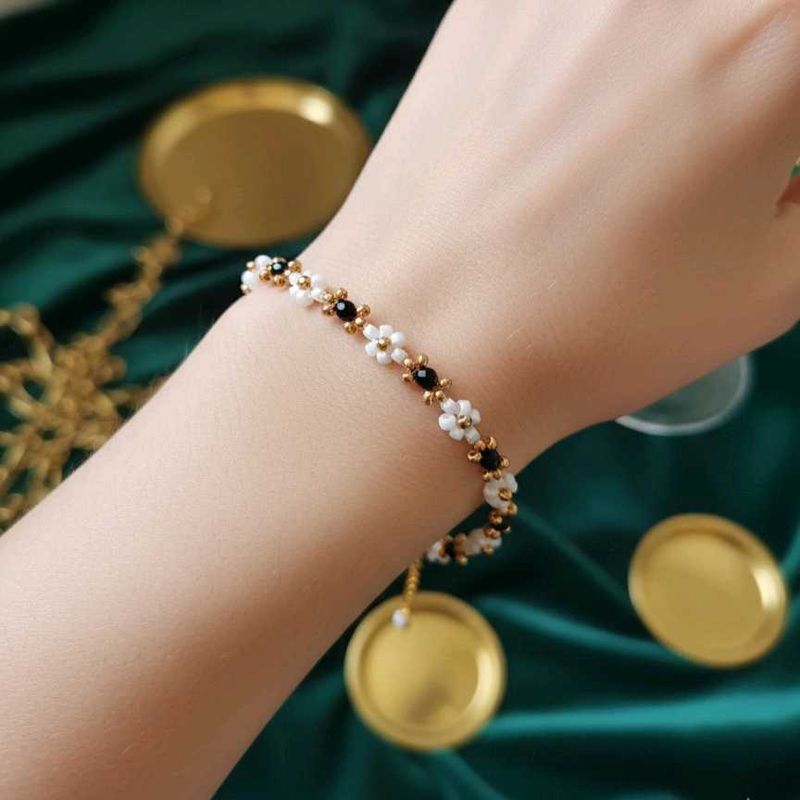 Pintresty Beaded Bracelet 🖤