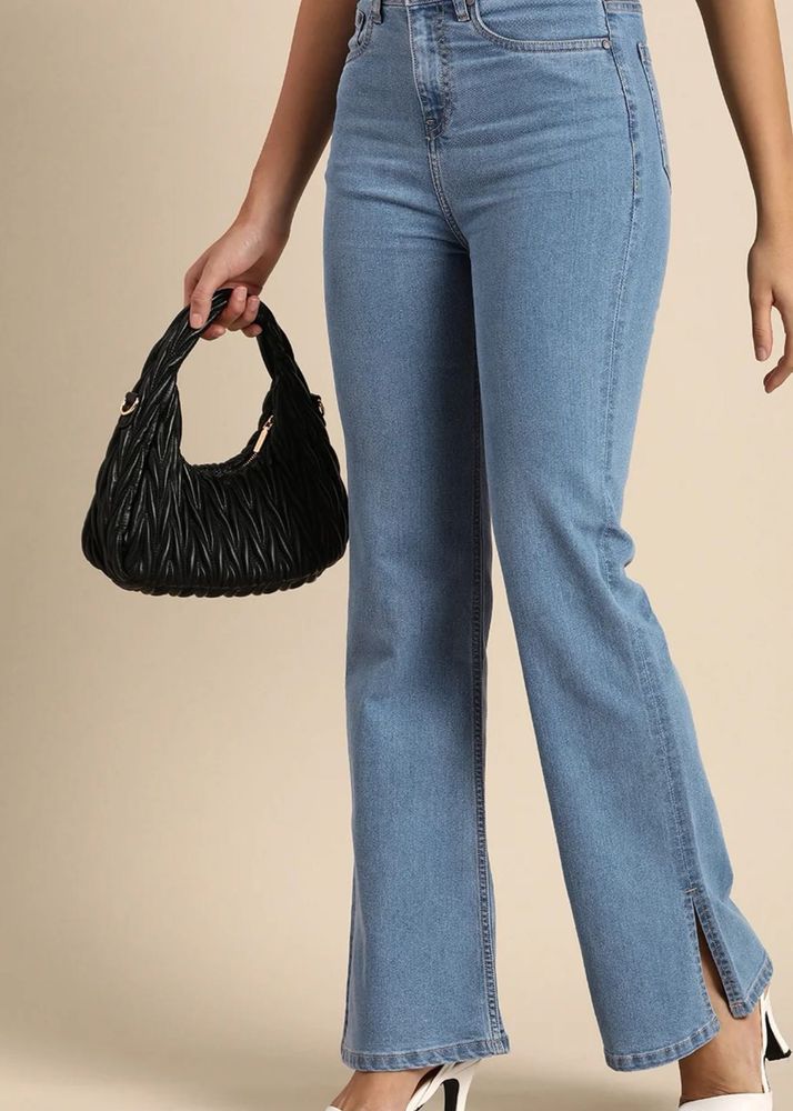 Trendy Light Wash Bootcut Jeans