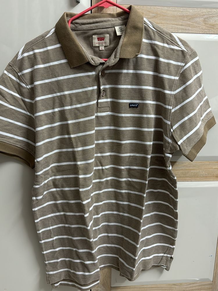 Levi’s T-shirt