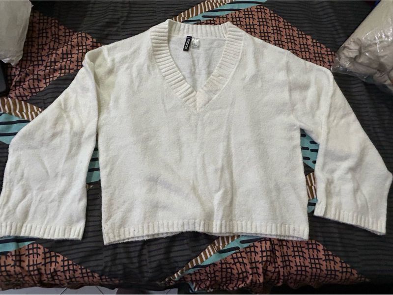 H&amp;m Relaxed Fit White Sweater- Bust 34-38