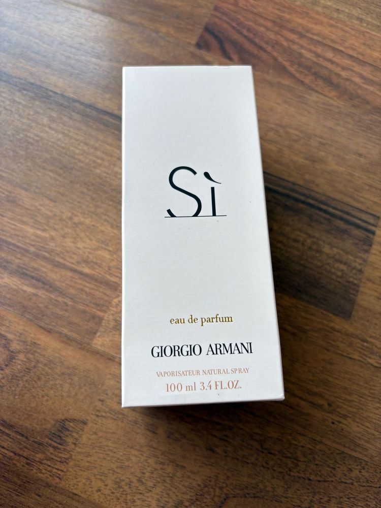 Giorgio Armani Si Perfume