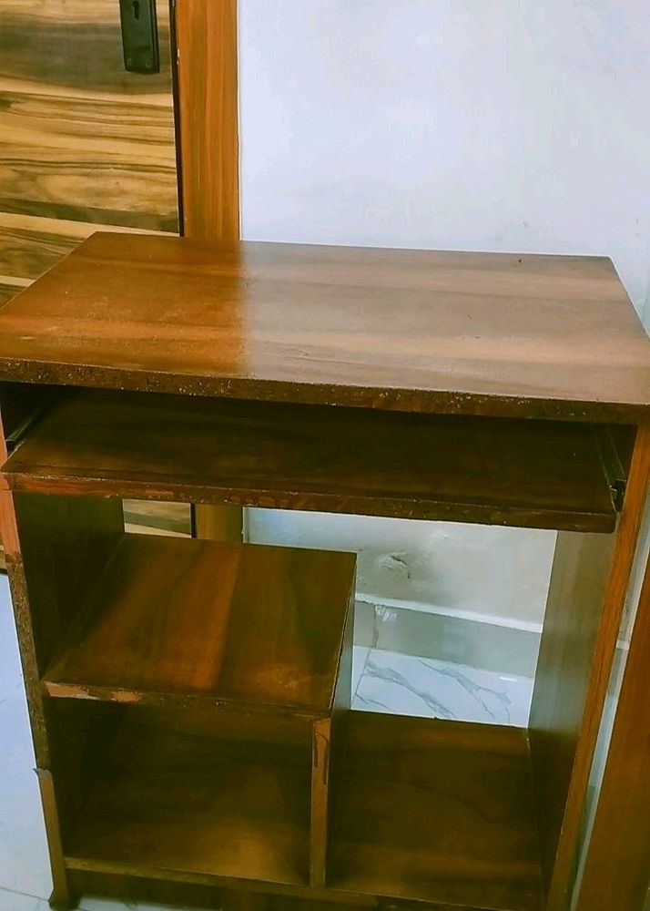 Computer table