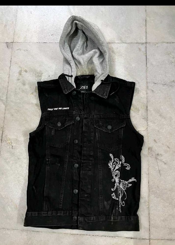 ZARA SLEEVELESS BLACK DENIM HOODED JACKET