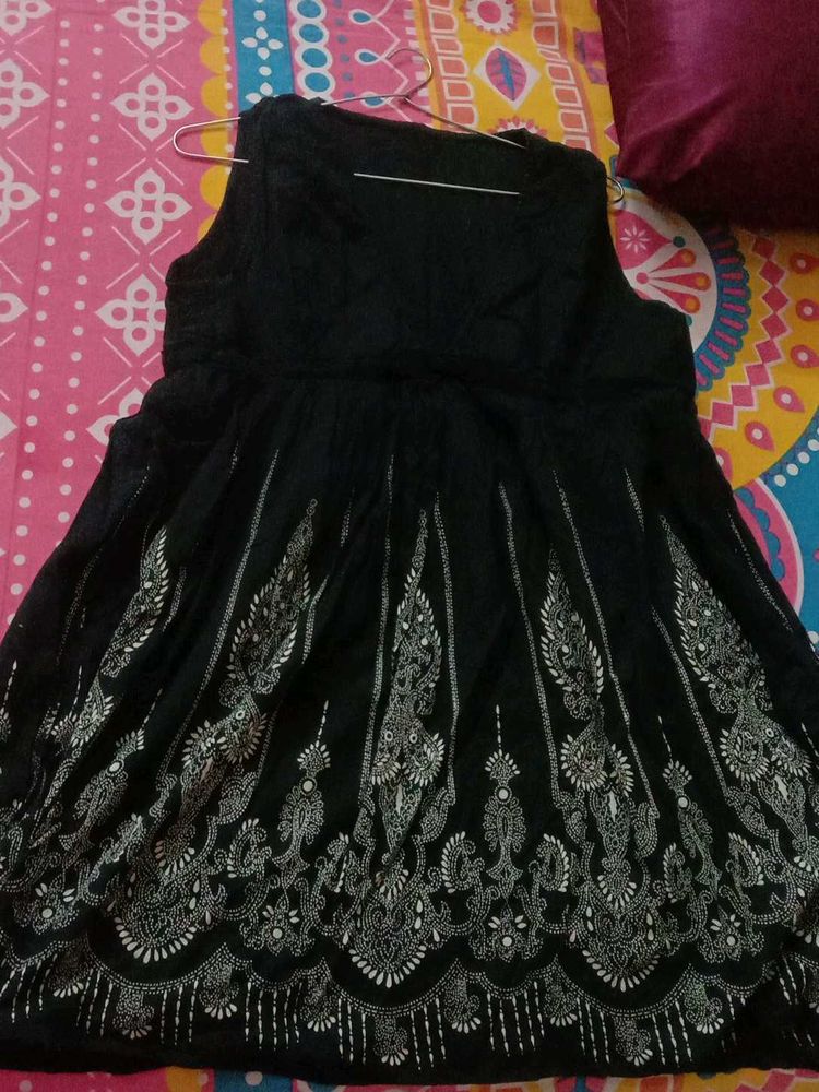 Black Sleeveless Paisley Dress