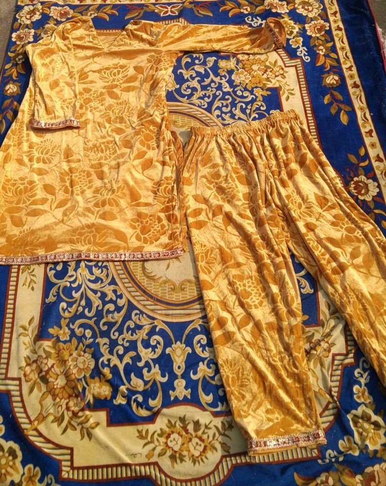 Gold Floral Velvet Salwar Kameez