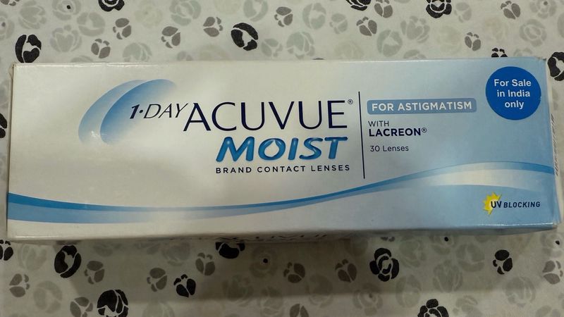 1-day Acuvue Moist contact Lens