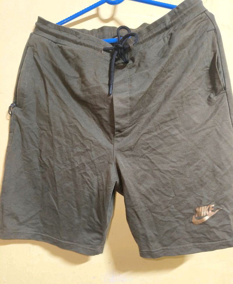 Men Short ( Like New)