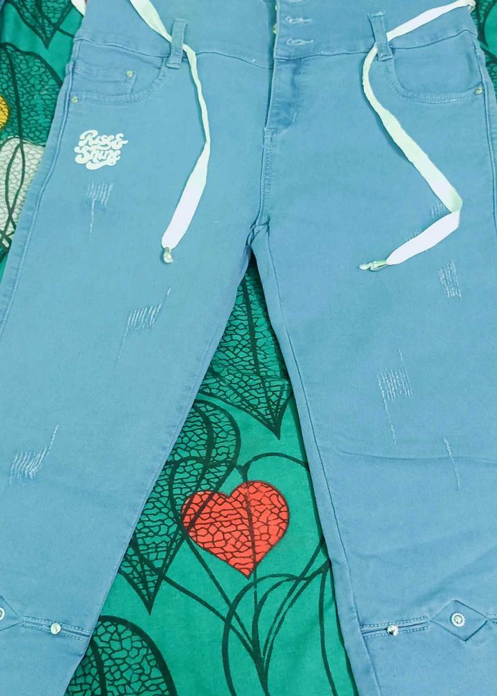 Cute Blue Denim Capri Jeans