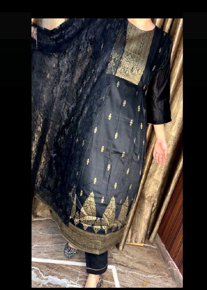 Elegant Black &amp; Gold Kurta Set