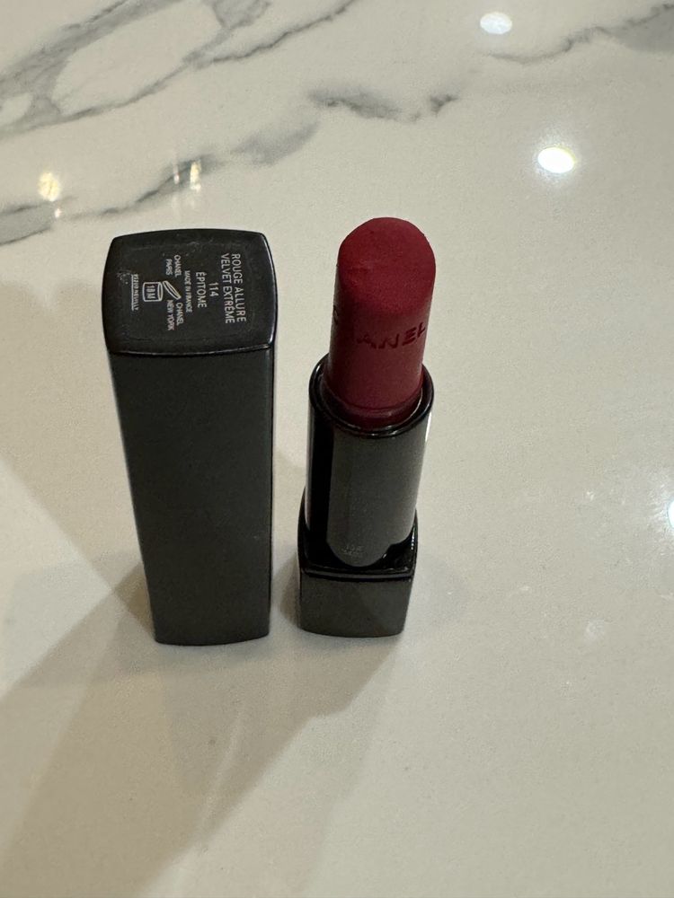 ⭐️Chanel⭐️ Rouge Allure 114