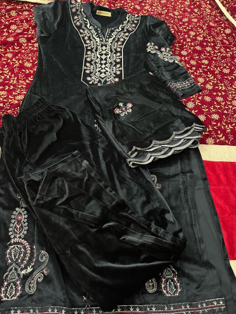 Elegant velvet Embroidered Kurta Set