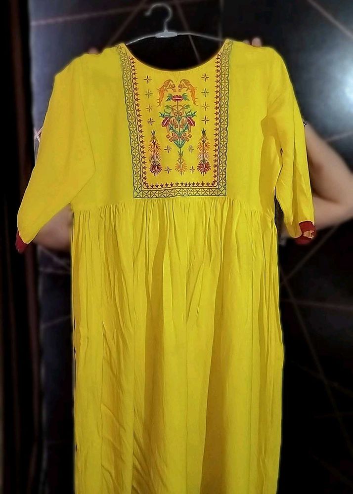 Vibrant Yellow Embroidered Kurta!!💛