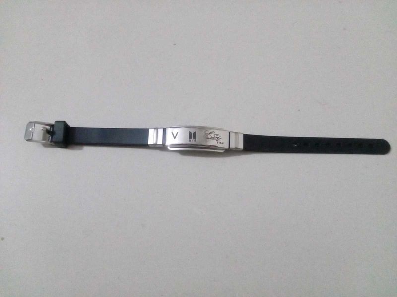 V Bracelet