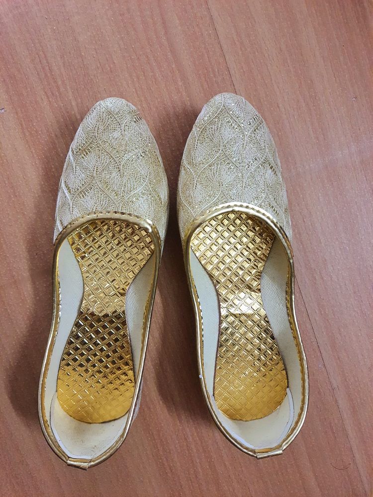Amritsari Golden Jutti