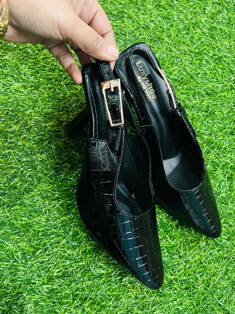 Chic Black Slingback Heels