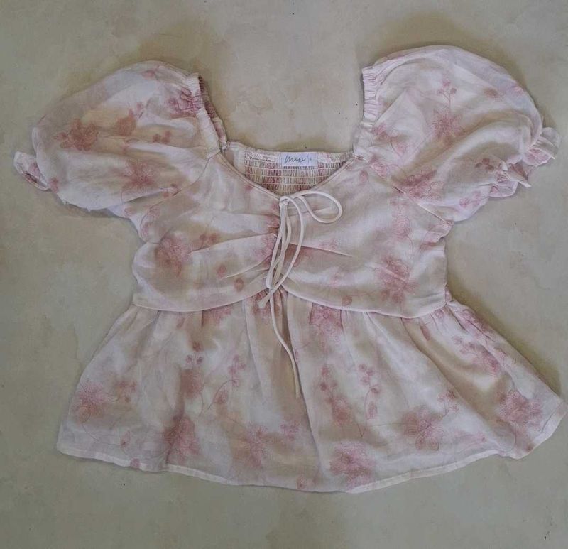 Floral Puff Sleeve Top with beautiful crop size