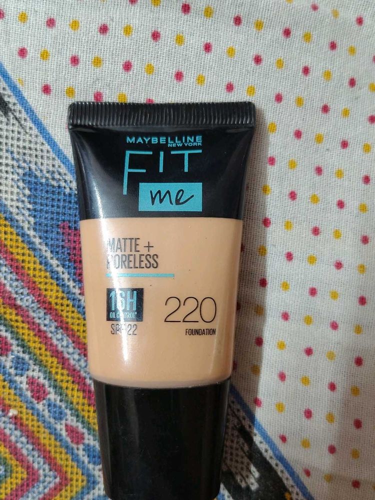 Maybelline Fit me 220 Foundation
