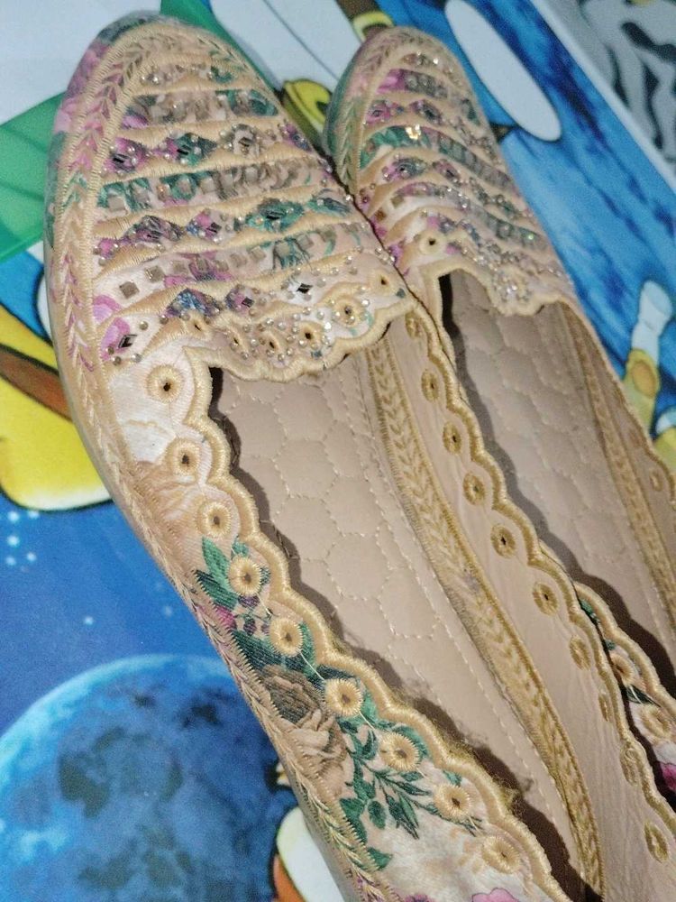 Floral Embroidered Slip-On Naagre Jutti