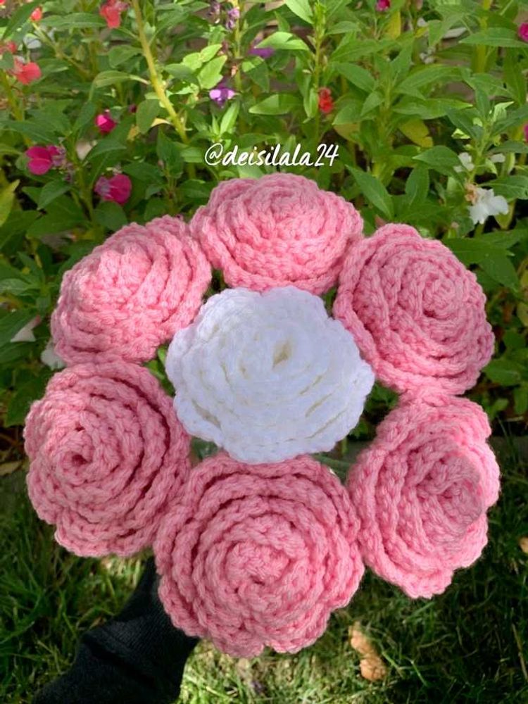 Handmade Crochet Flower Bouquet 5 roses