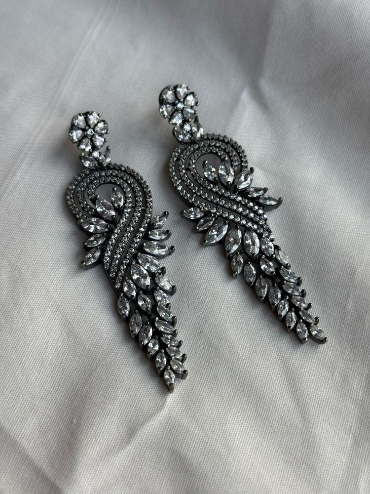 Gorgeous, dark silver colour, diamond earrings