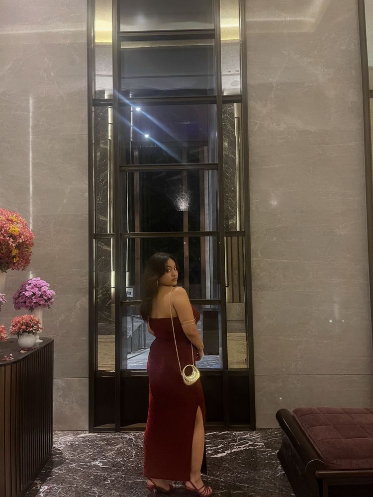 Elegant Burgundy Maxi Dress