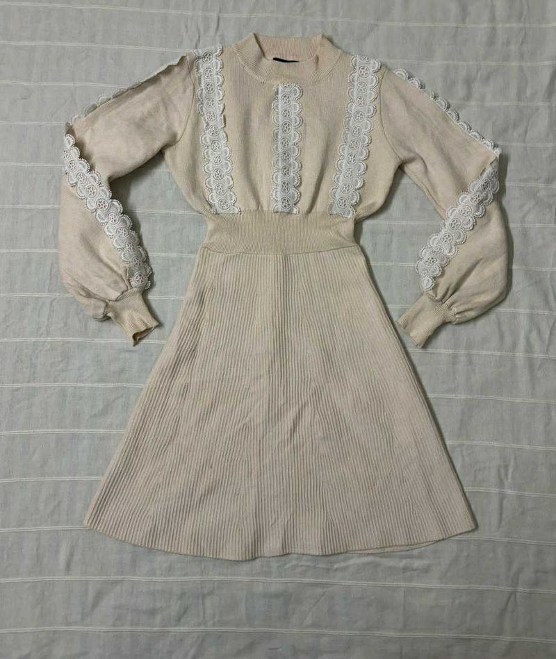 Elegant Lace Trim Knit Dress