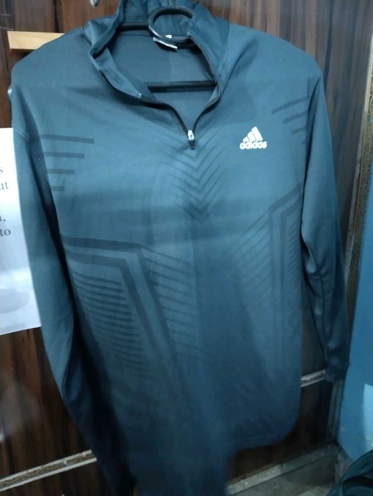 Addidas T-shirt