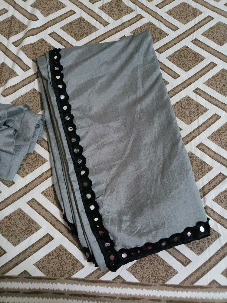 Grey saree with blouse piece