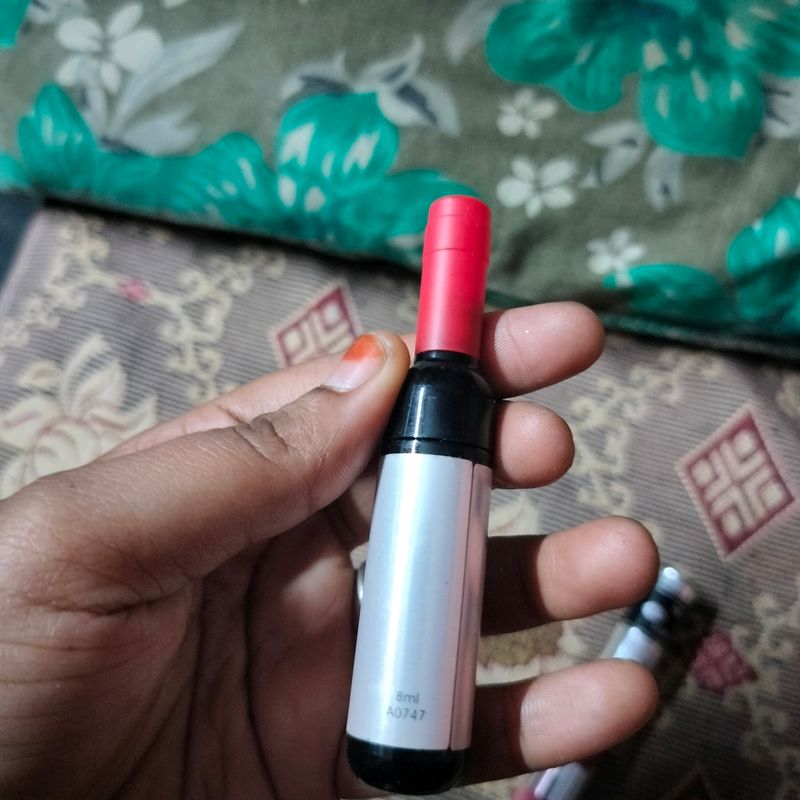 It&#39;s A Combo Of Lipgloss