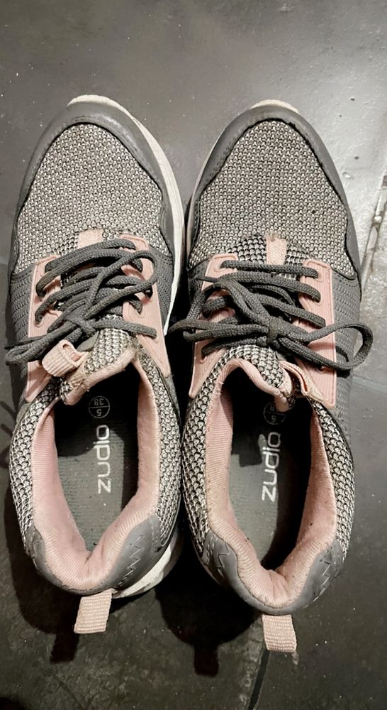 one time used womens shoes