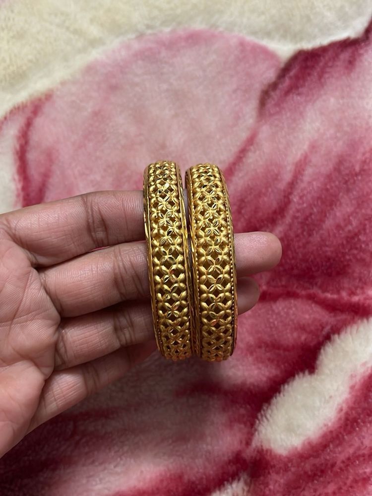 beautiful gold tone bangles