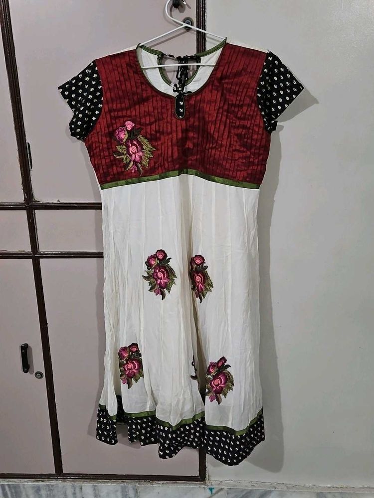 Floral Embroidered Kurta
