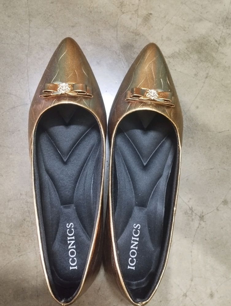 Golden ballerinas