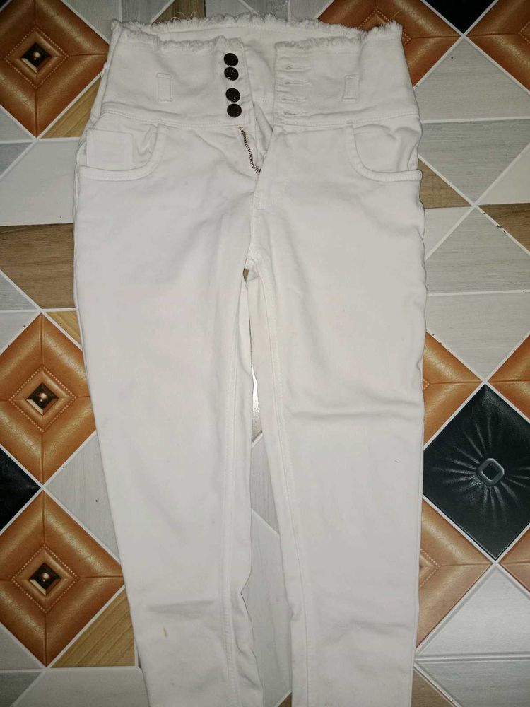 White High-Waisted Jeans